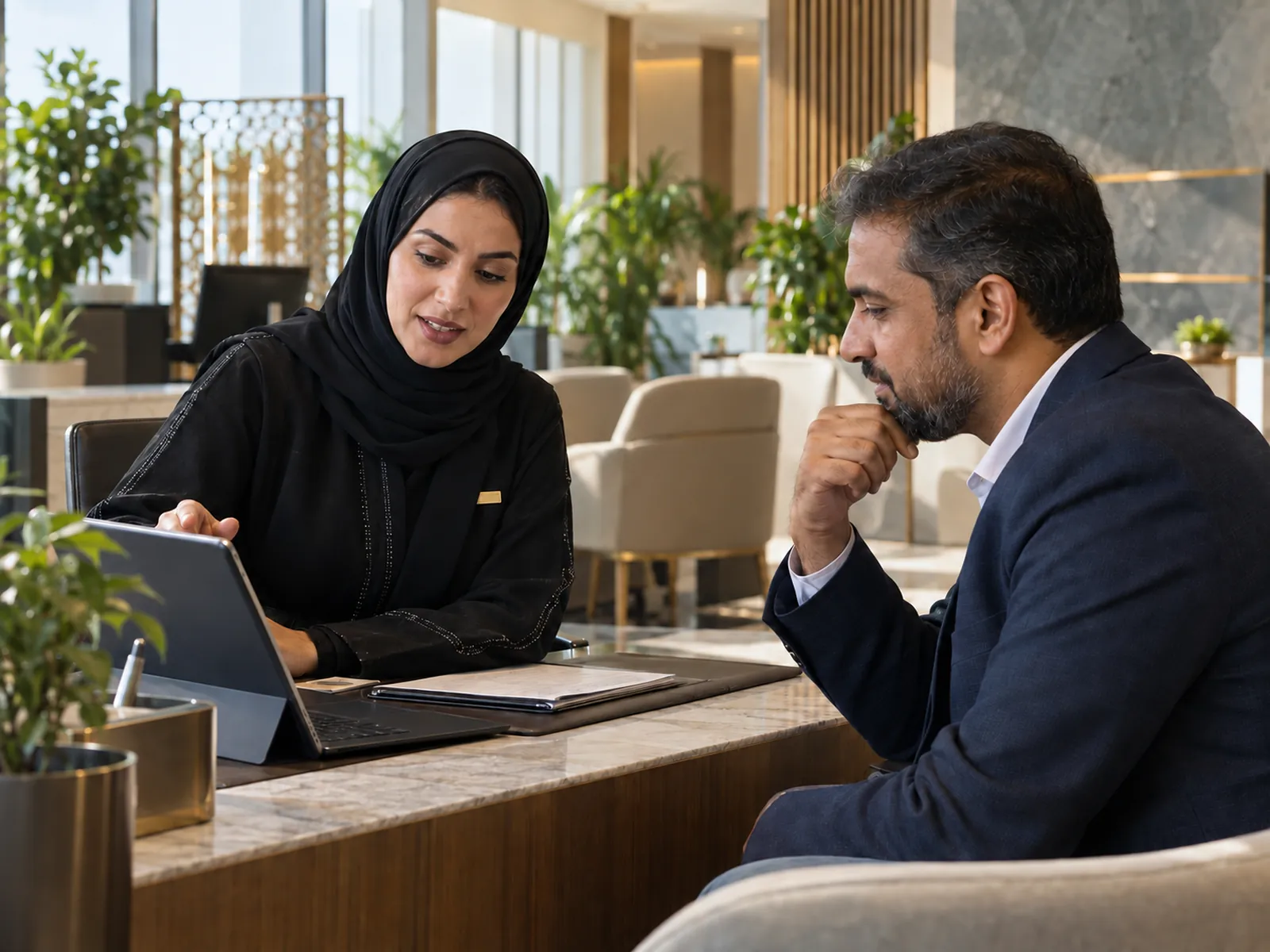 A bilingual adviser helps a customer at a service desk.